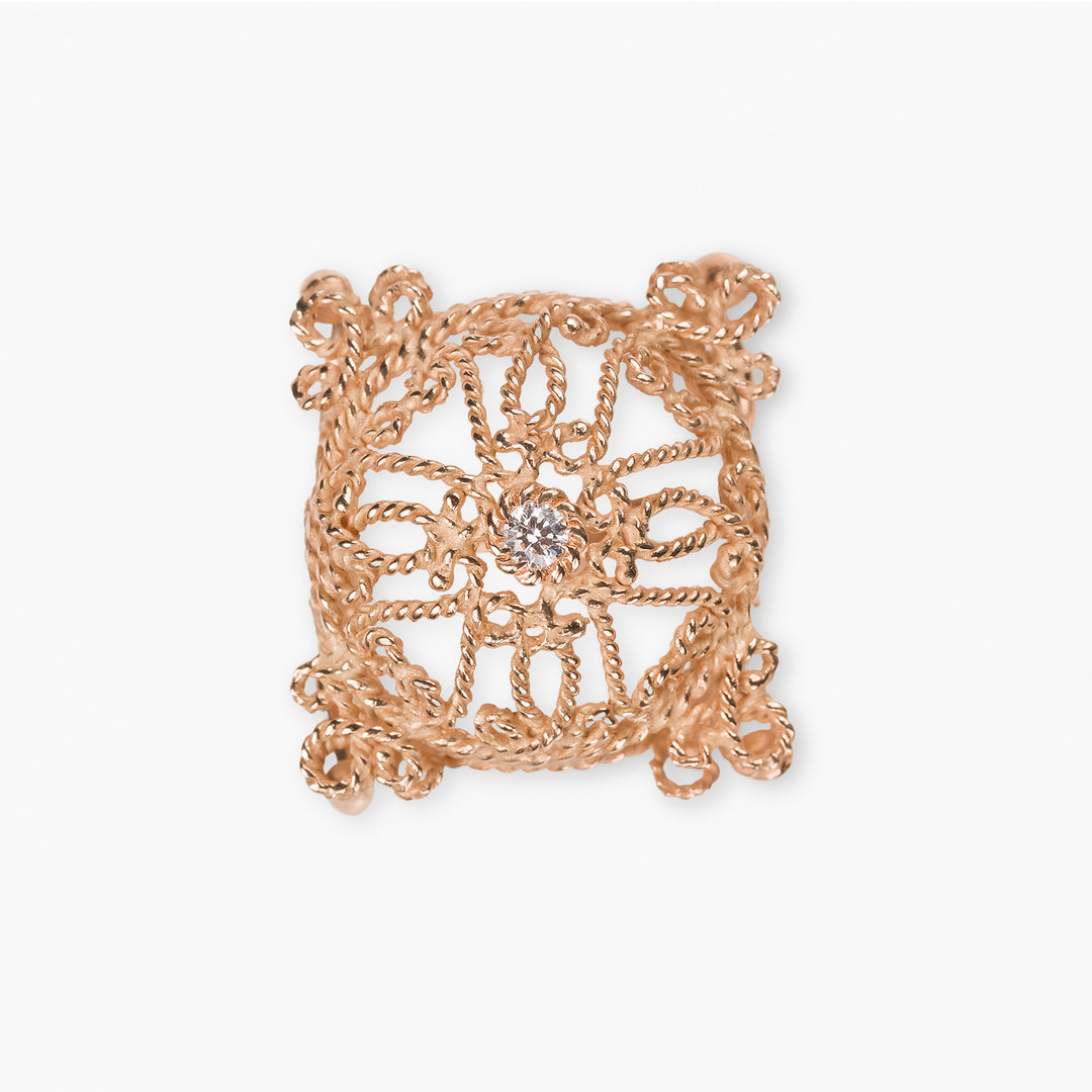 Dettaglio rosone bracciale Massimo Izzo in oro rosa 18kt e diamante