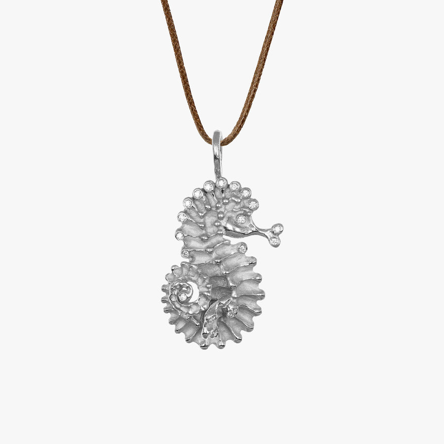 MassimoIzzoJeweler_Short-tailedSeahorsePendant_WhiteGold18kt_Diamonds_Frontale