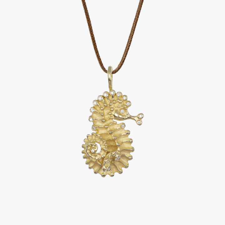 MassimoIzzoJeweler_Short-tailedSeahorsePendant_YellowGold18kt_Diamonds_fronte