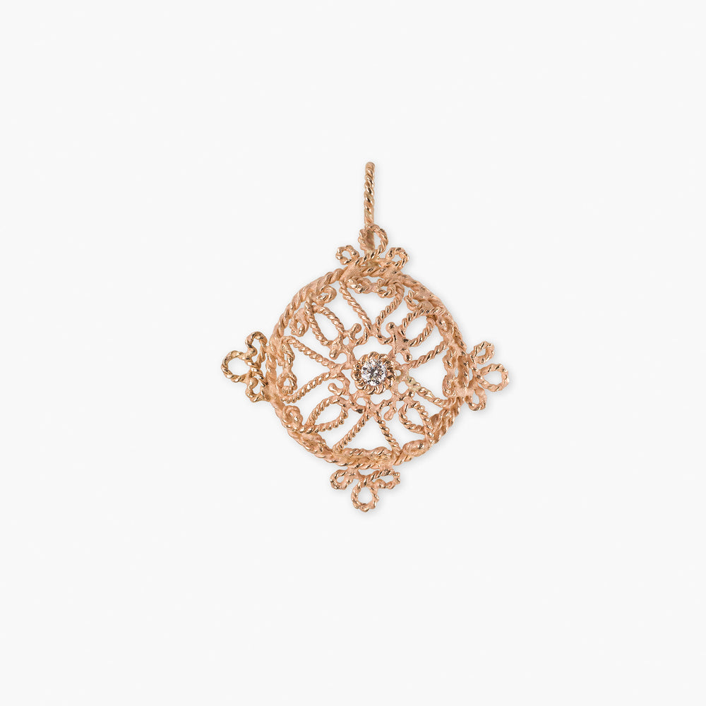 Orecchino Rosone collezione merletti siciliani di Massimo Izzo in oro rosa 18kt e diamante